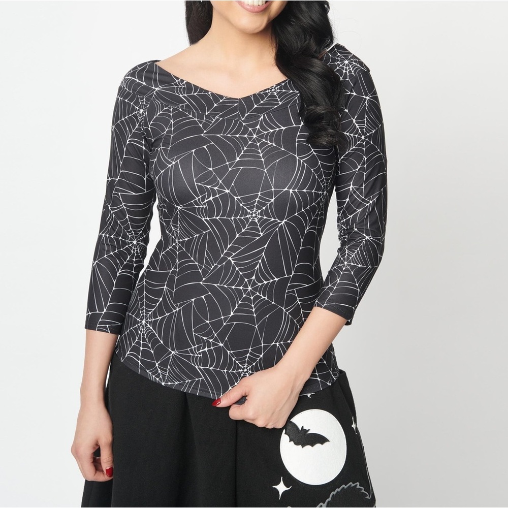 SPIDERWEB UNIQUE VINTAGE SCARLETT TOP IN BLACK & WHITE